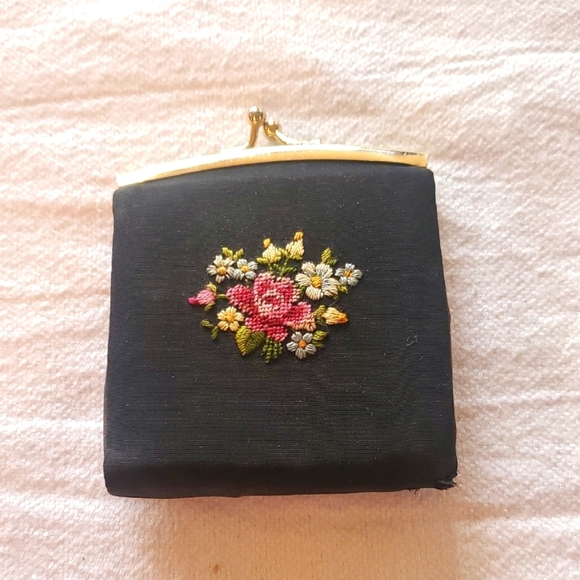 Vintage Petit Point Floral Embroidered Black 3" x 4" Coin Purse - Picture 1 of 5